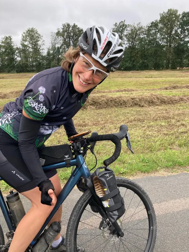 Julia Leseberg auf einem Fahrrad